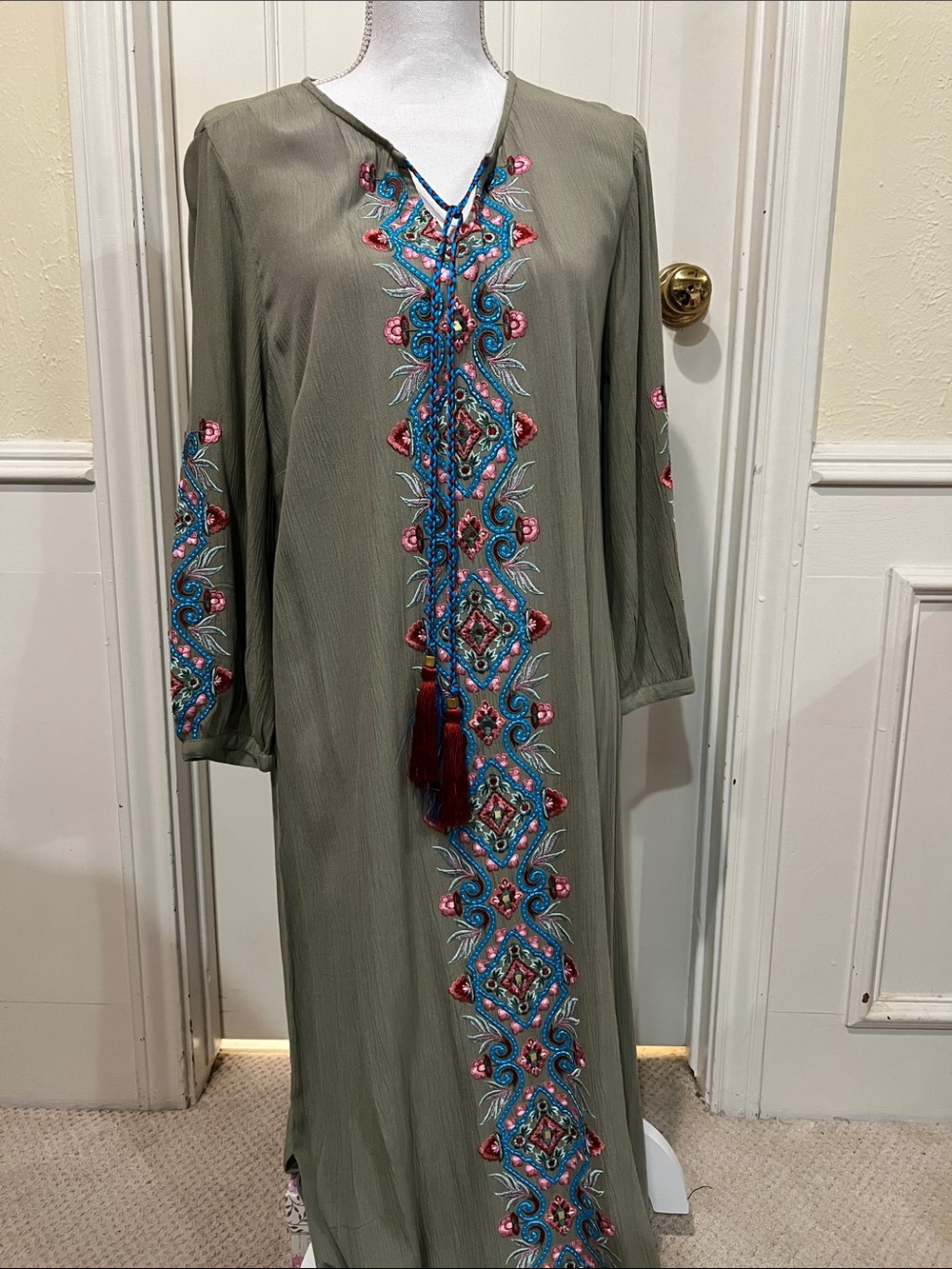 Soft Surroundings XS Olive Green Embroidered V-Neck Dress. Fits 5’3”+.